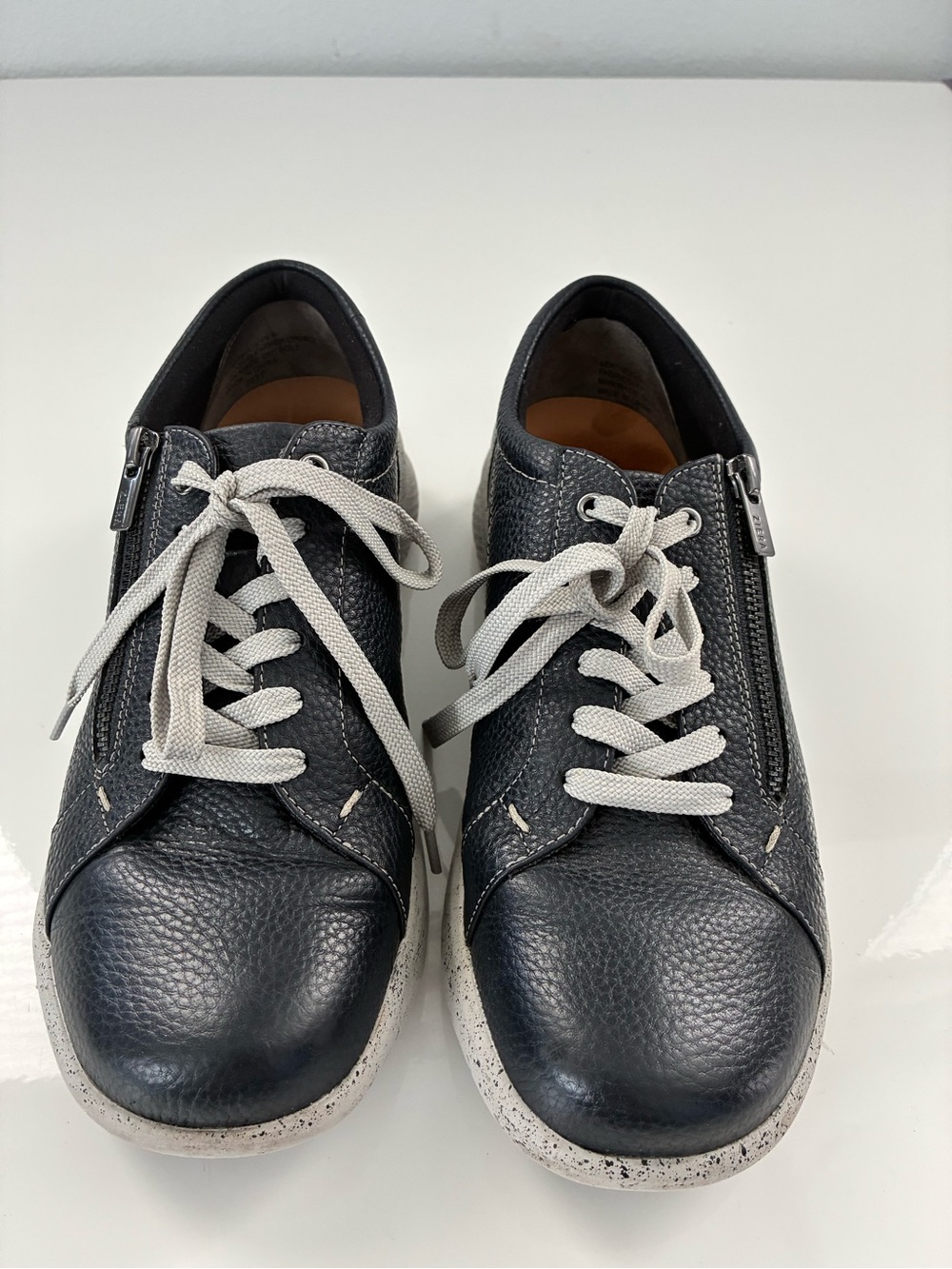 Ziera-Women's Casual Leather Lace-Up Flats in Black with White Laces
